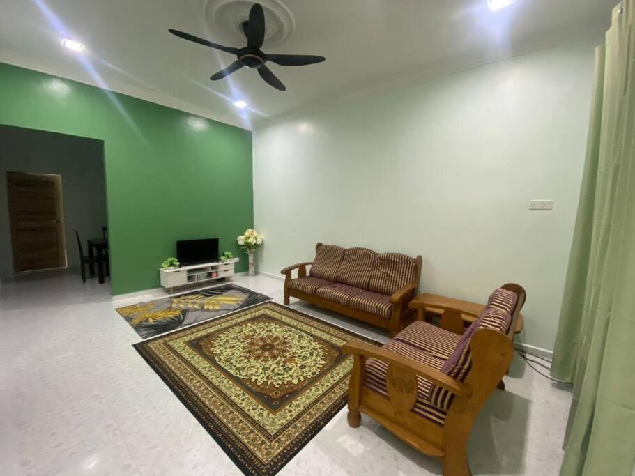 Homestay Kak Tiy Kuala Terengganu Buitenkant foto